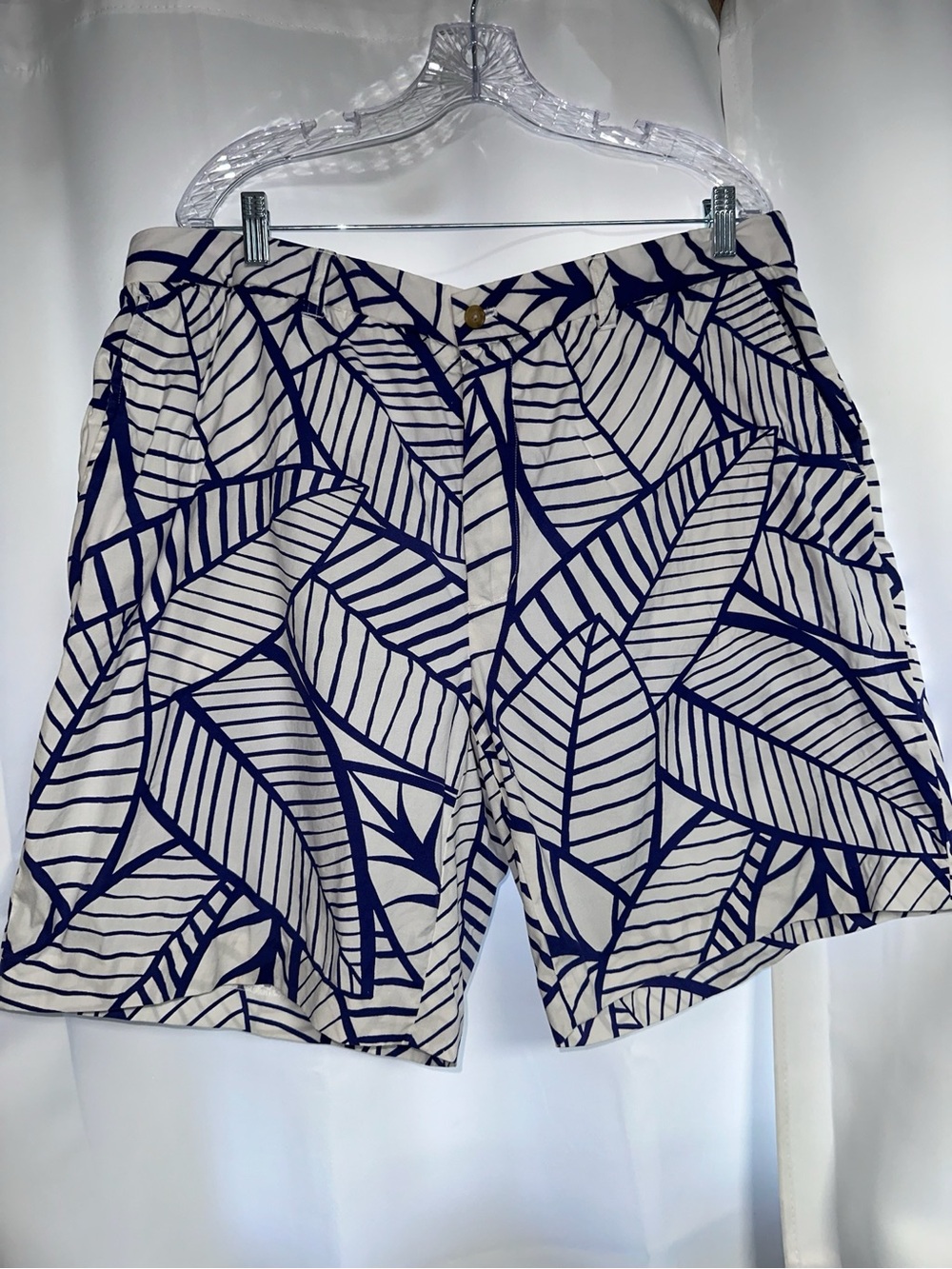J. McLaughlin Navy and White Leaf-Print Men’s Shorts